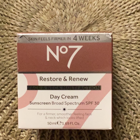 No. 7 Restore & Renew Day Cream SPF 30 - 1.69 oz. - Picture 1 of 3